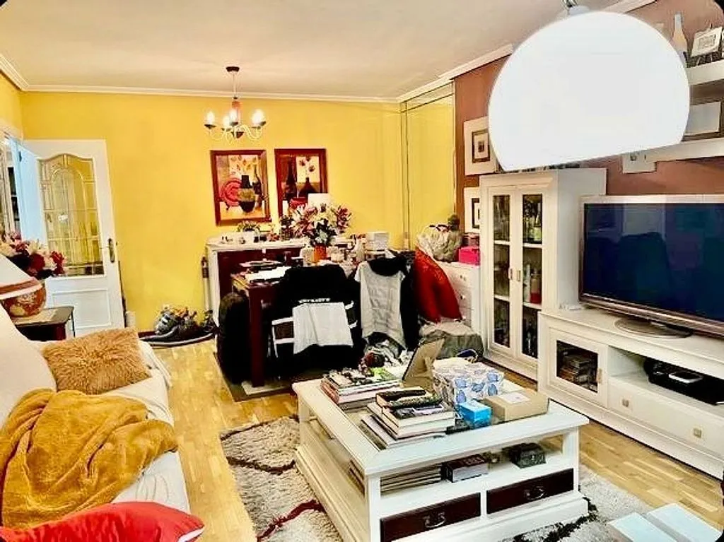 Elutuba - Apartment with Garage in Ensanche Centre