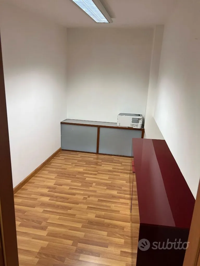 Kabinet - Recently Refined Office with Lift in Urban Area
