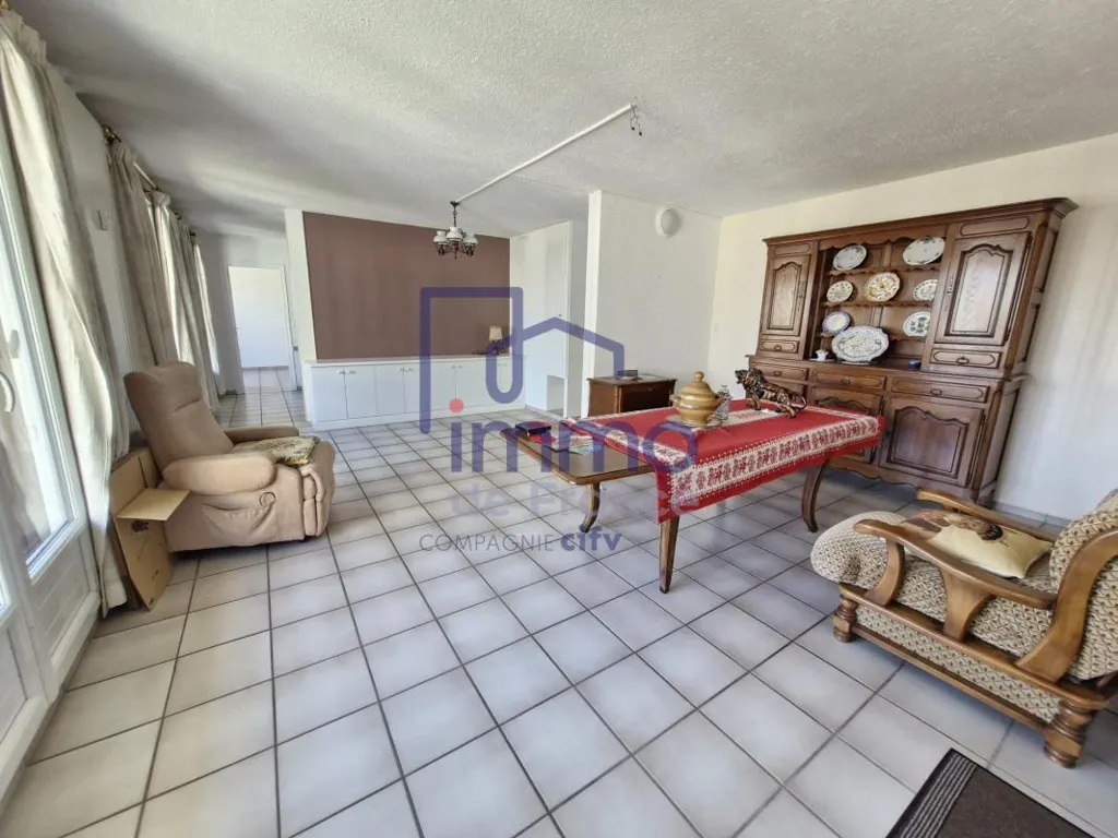 Salle à manger - Appartement Lumineux avec Balcon à Bourgoin-Jallieu