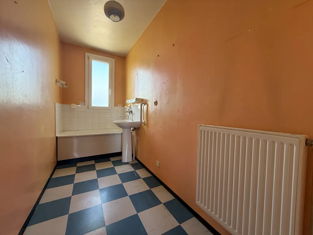 Bagni - Charming 4-Bedroom House with Garden in Central Location