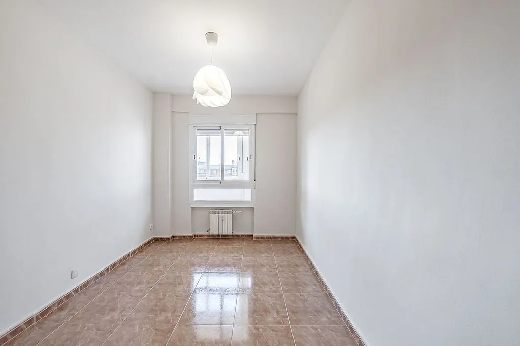 Pièces - 3-Bedroom Flat with Terrace in Aluche
