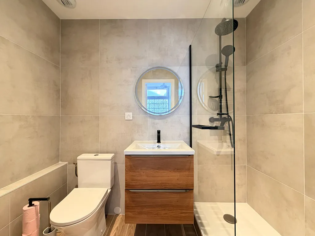 Bathrooms - Meubled Studio with Intercom in Reims