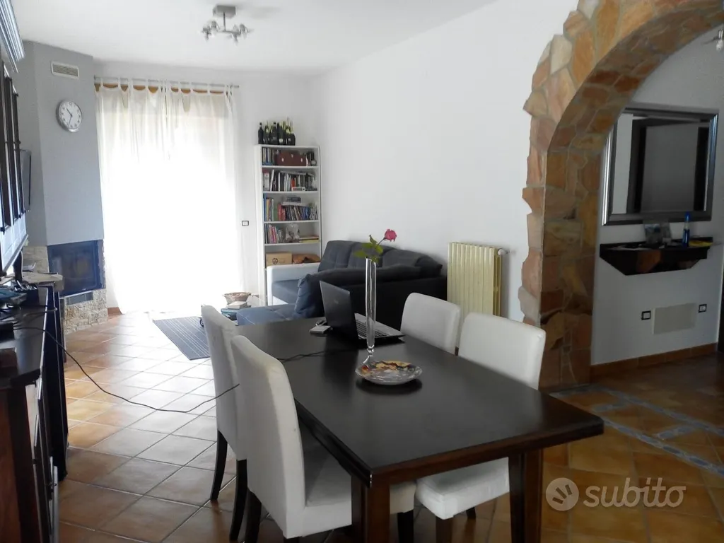 Salle à manger - Duplex Apartment with Garden in Bifamiliare