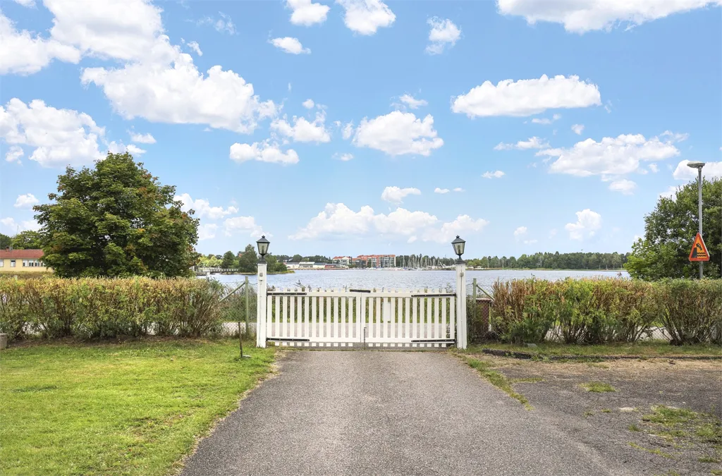 Välivaade - Villa with Waterfront View in Östhammar