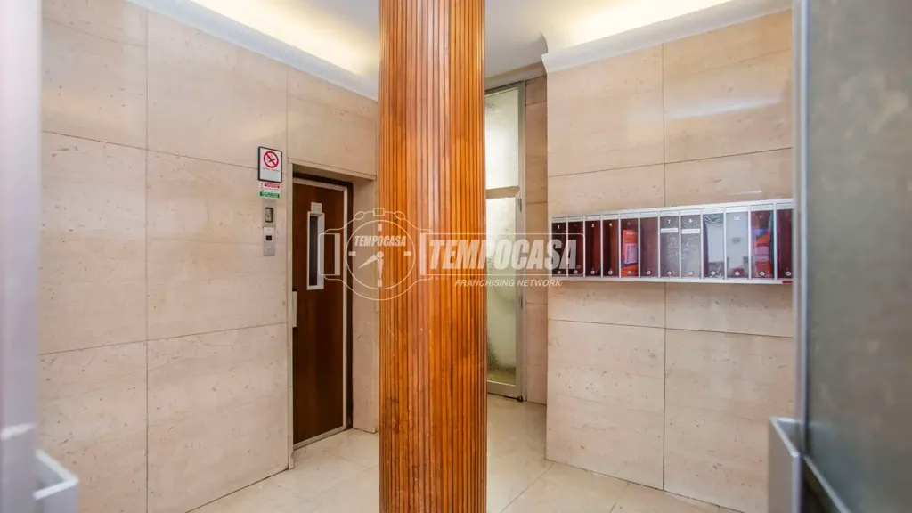 Esik - Apartment with Terrace in Milan