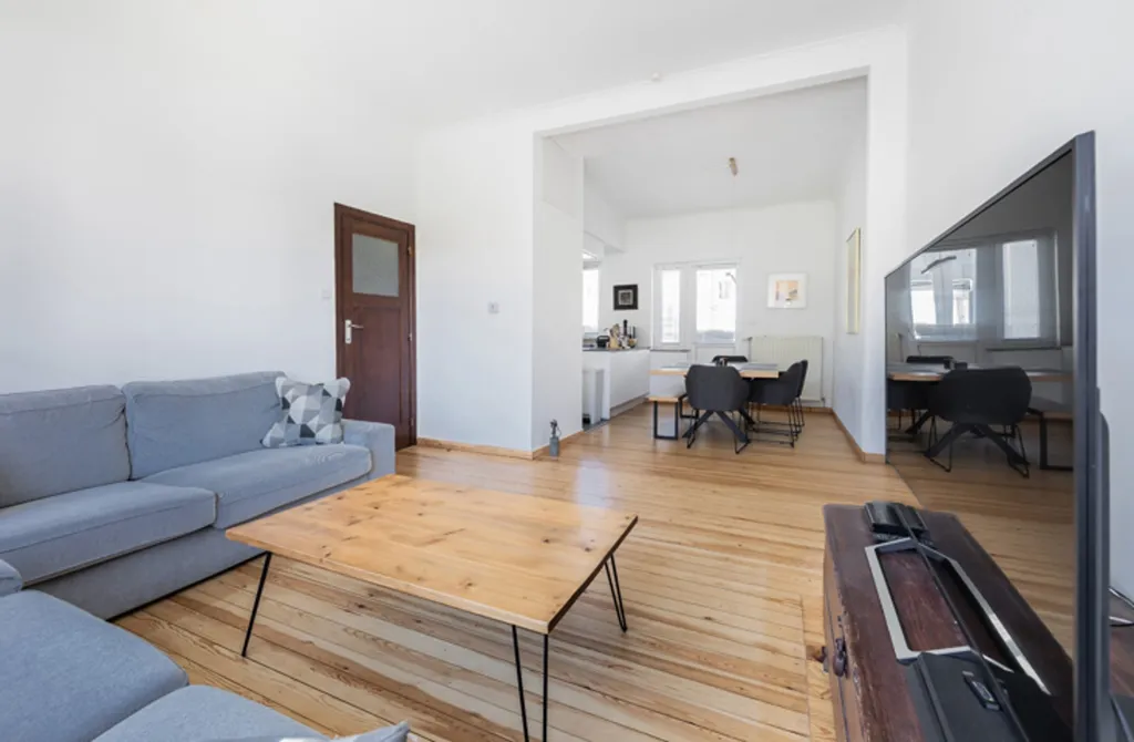 Elutuba - Characterful 4-Bedroom Home with Terrace in Auderghem