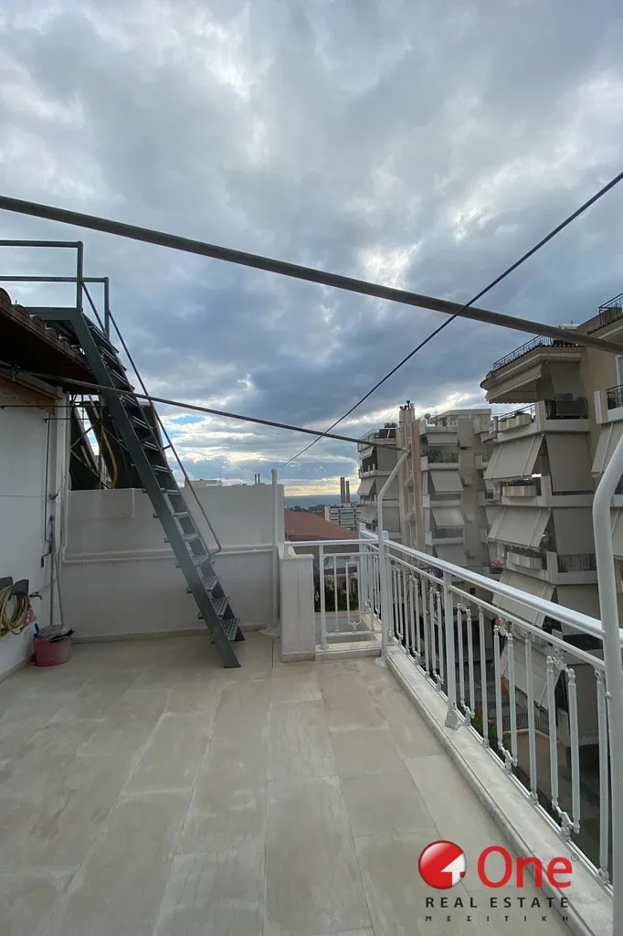 Terrazza - Multi-level House with Balcony in Keratsini