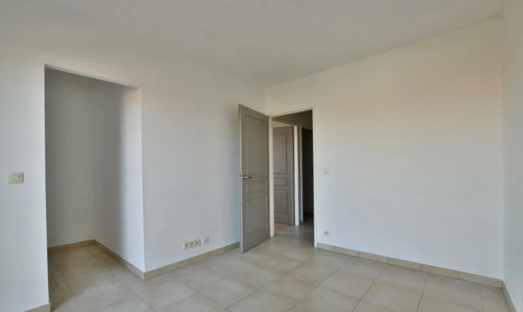 Toad - Spacious Villa with Terrace in Saint-Nazaire