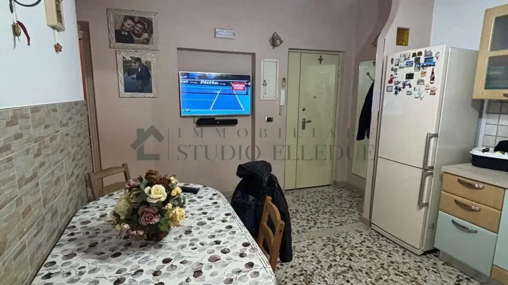 Salle à manger - Two-Bedroom Apartment with Balcony in Bari