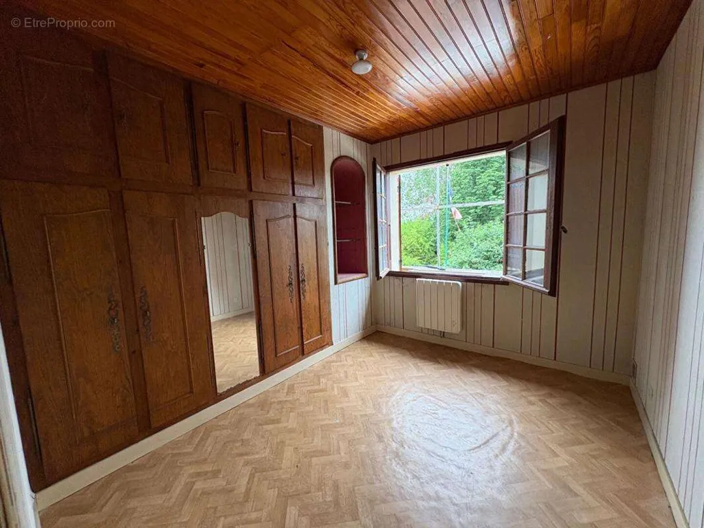 Pièces - Maison à rénover avec véranda à Thenac