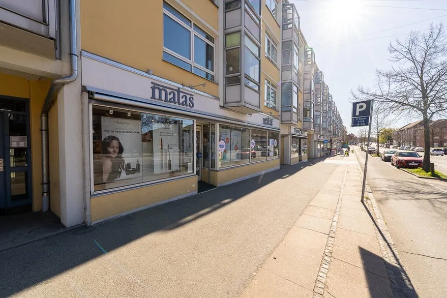 Extérieur - Commercial Unit with Broad Facade in Husum