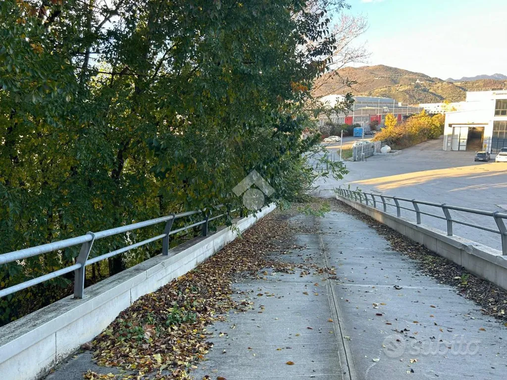 Välivaade - Warehouse with Ramp in Cellatica Industrial Zone
