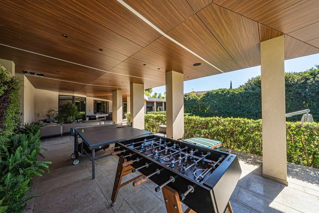 Terrace - 10-Bedroom Chalet with Pool in Guadalmina Baja