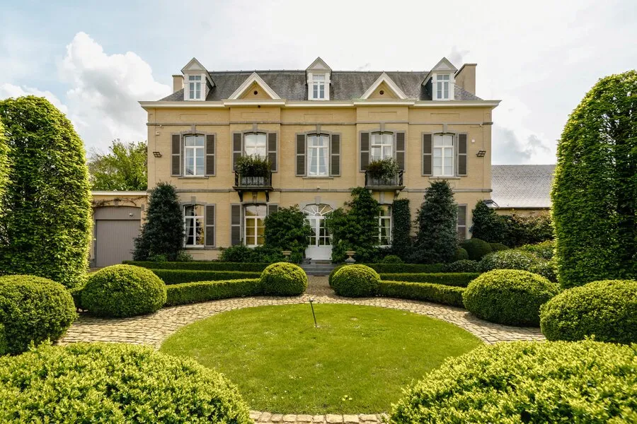 Aed - Château with Estate in Liernu, Walloon Brabant