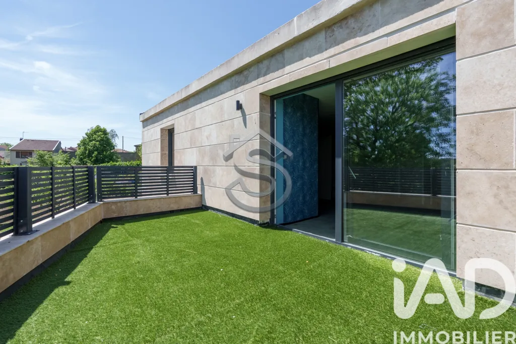 Garden - Contemporary House with Pool in Haraucourt