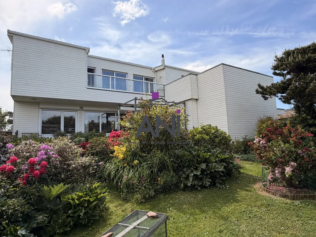 Extérieur - Villa avec Vue Mer et Jardin Paysager