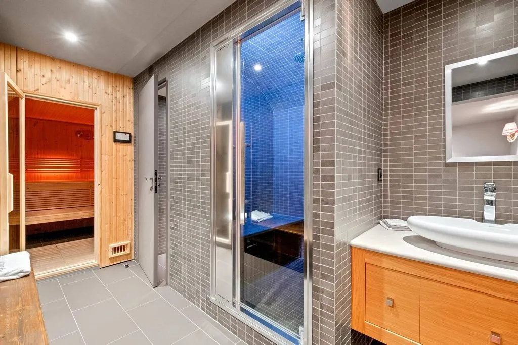 Bathrooms - Luxury Villa with Heated Pool in Cap d'Antibes