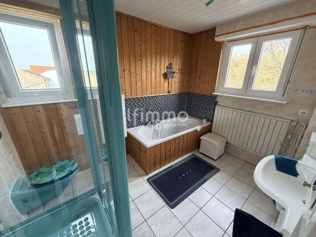 Maison 7 pièces à Chateau-Rouge