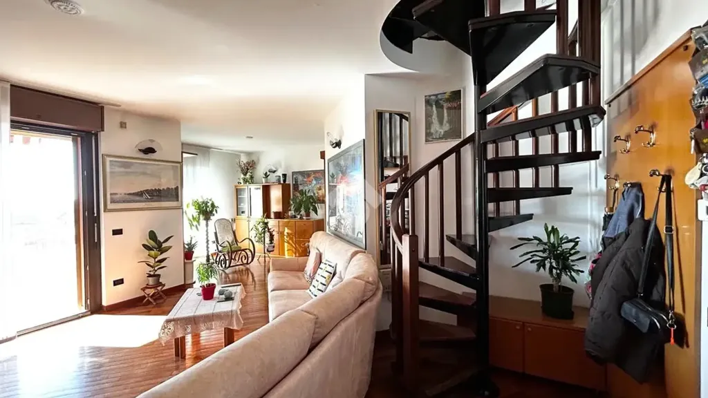 Soggiorno - Duplex con piscina a Settimo Milanese