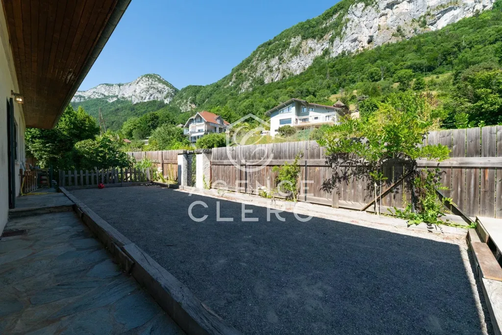 Giardino - House with Lake View in Veyrier-du-Lac