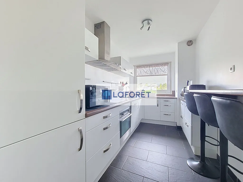 Köök - 3-Bedroom Apartment with Balcony in Brest
