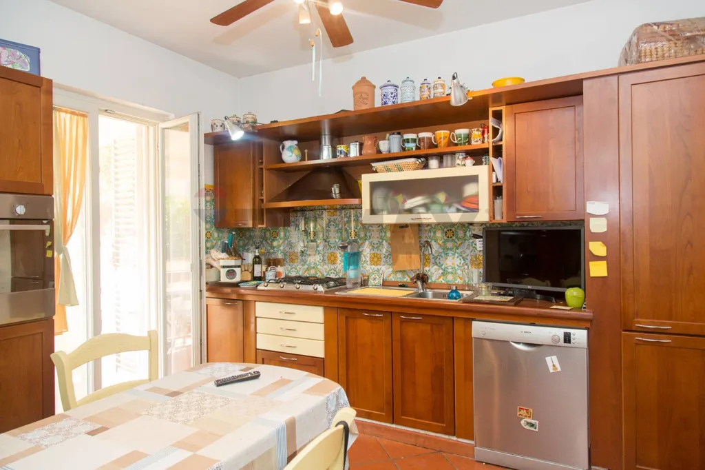 Cuisine - Bifamiliar Villa with Terrace in Anzio