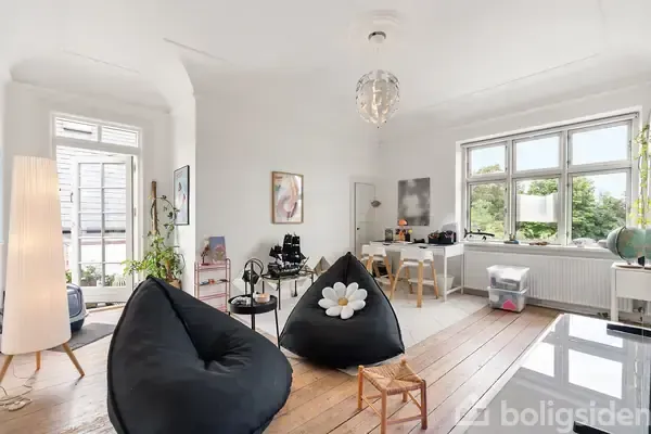 Living Room - Spacious Apartment with Two Living Rooms in Odense