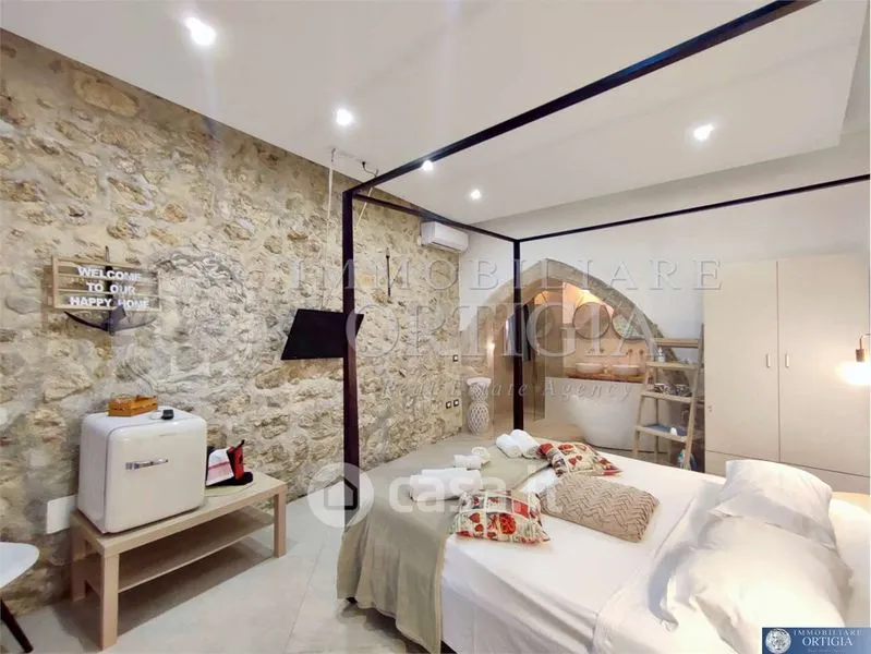 Chambres - Ground Floor Apartment with Arched Feature in Siracusa