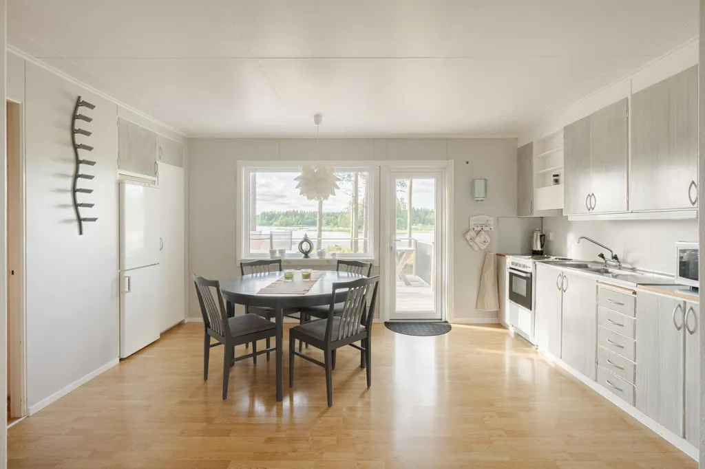 Dining Room - Cottage with Water View near Coast