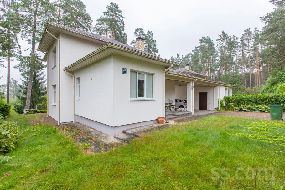 Extérieur - 2-Storey House near Lake in Sunīši