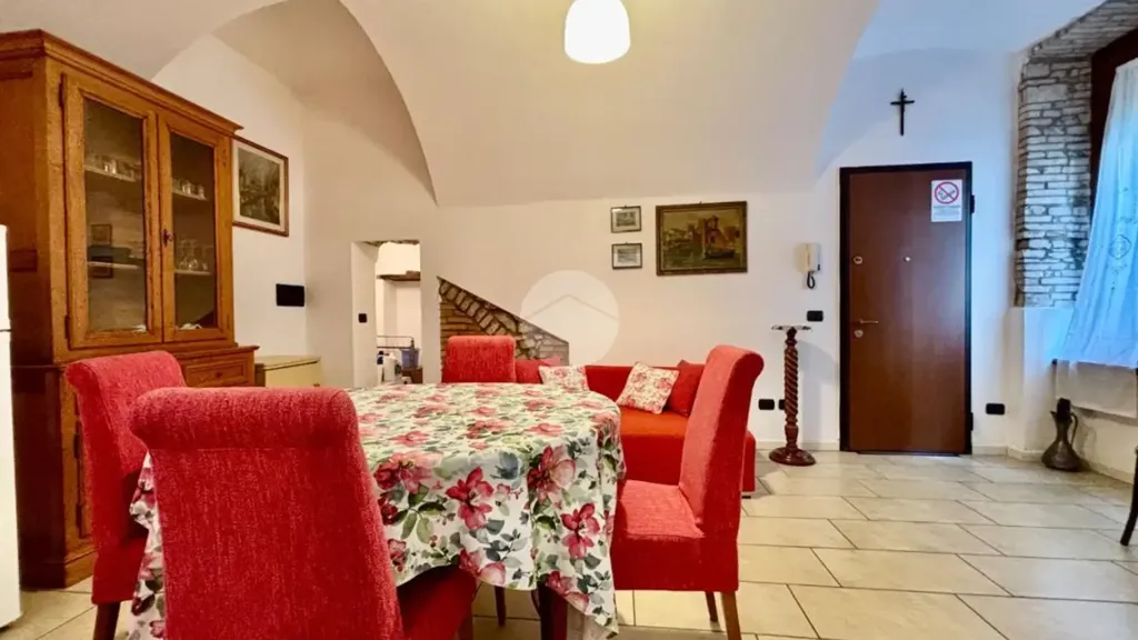 Salle à manger - Rustic Trilocale with Vaulted Ceiling in Desenzano del Garda
