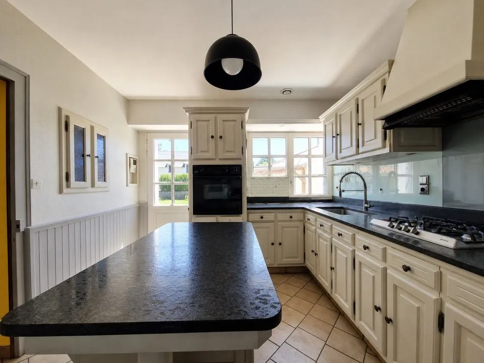 6-room house in Chalonnes Sur Loire