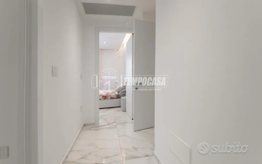 Esik - Modernised 4-Bedroom Apartment in Como
