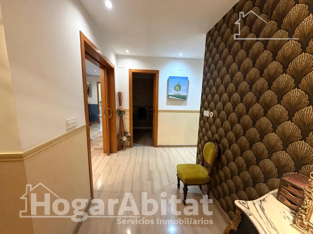 Esik - Reformed Apartment with Balcony in Valencia