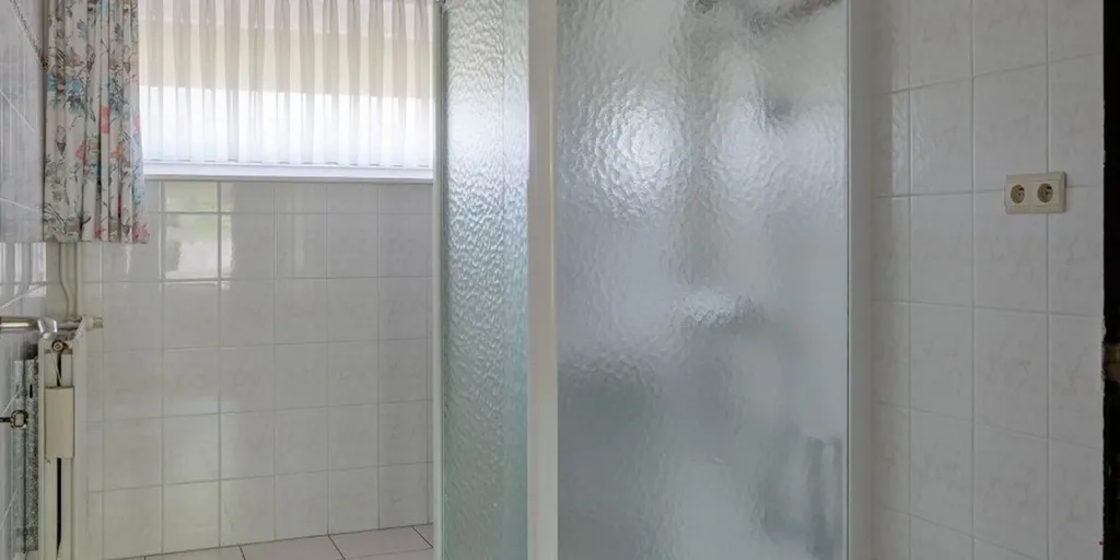 Salles de bain - Maison avec Jardin Solaire à Overpelt