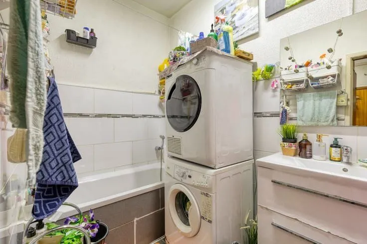 Bathrooms - Apartment with Canal View in Antwerp