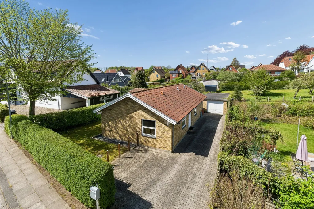 Õhuvaade - Fenced Villa with Garden in Næsby, Odense N
