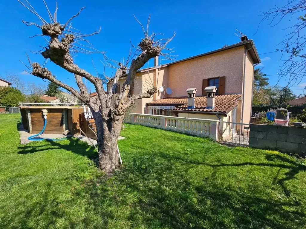 Aed - Villa with Pool and Garden in Vienne