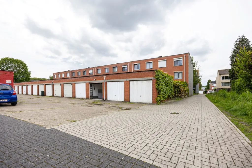 Extérieur - Appartement avec Terrasse et Garage à Schoten