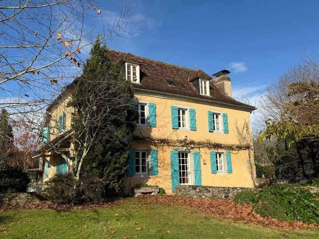 Extérieur - Propriété avec Piscine et Vue sur les Pyrénées à Laàs
