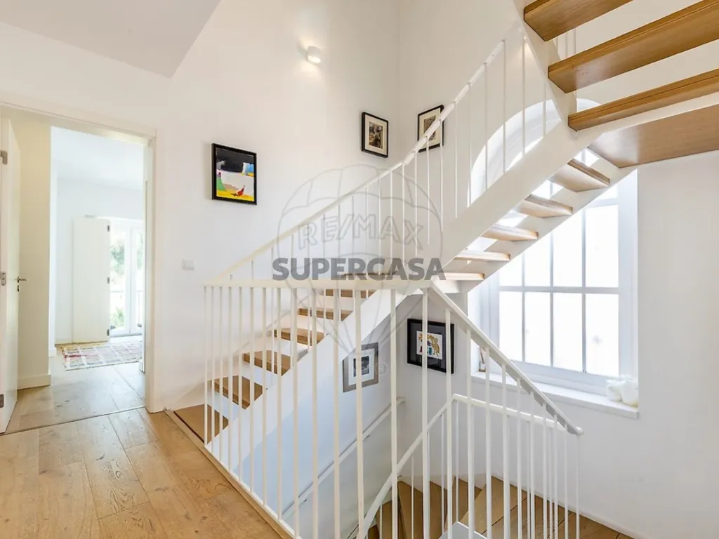 Toad - Luxury Villa with 1950s Charm in Lisbon