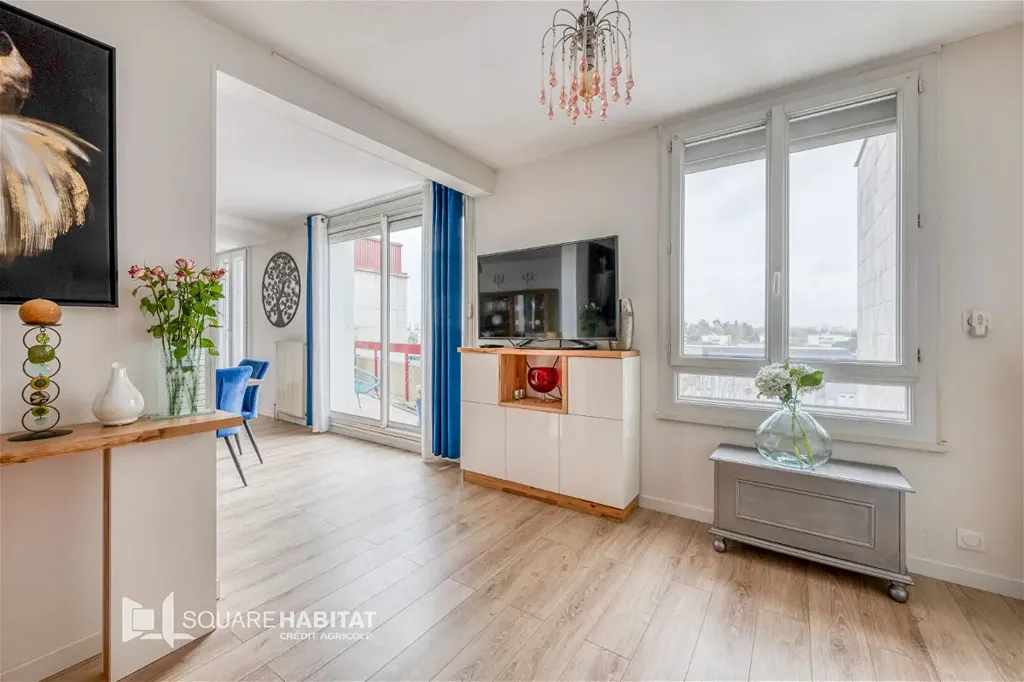 Séjour - Appartement 3 Pièces avec Balcon à Cenon