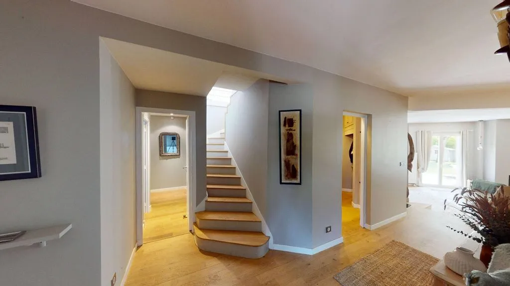 Entrée - Maison de Luxe avec Jardin Privé à Saint-Nom-la-Bretêche