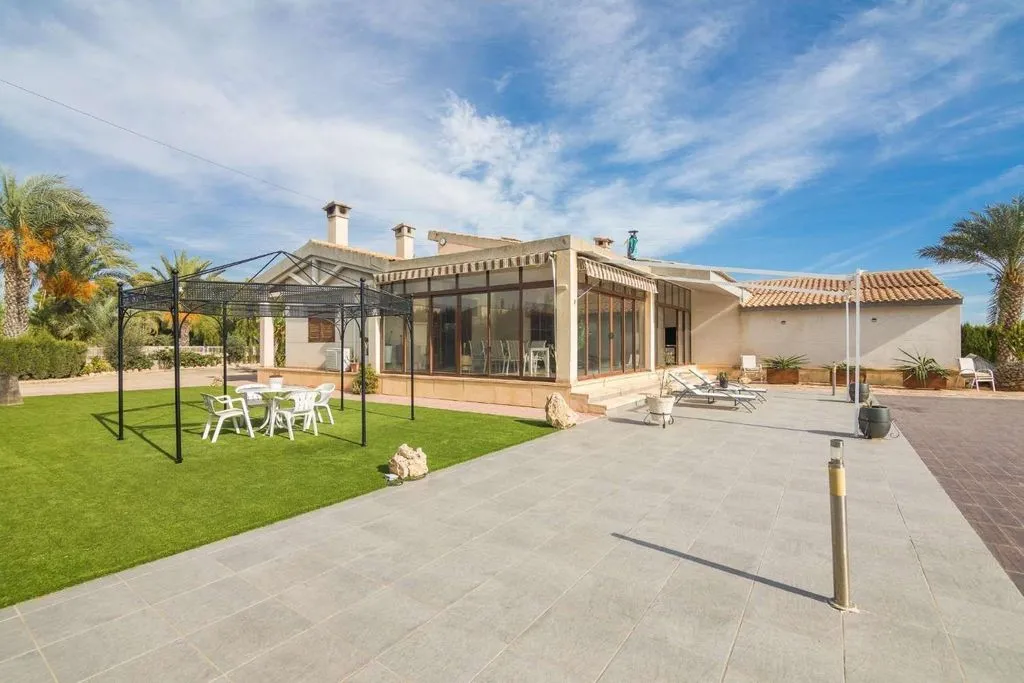 Terrasse - Luxury Villa with Pool in Elche