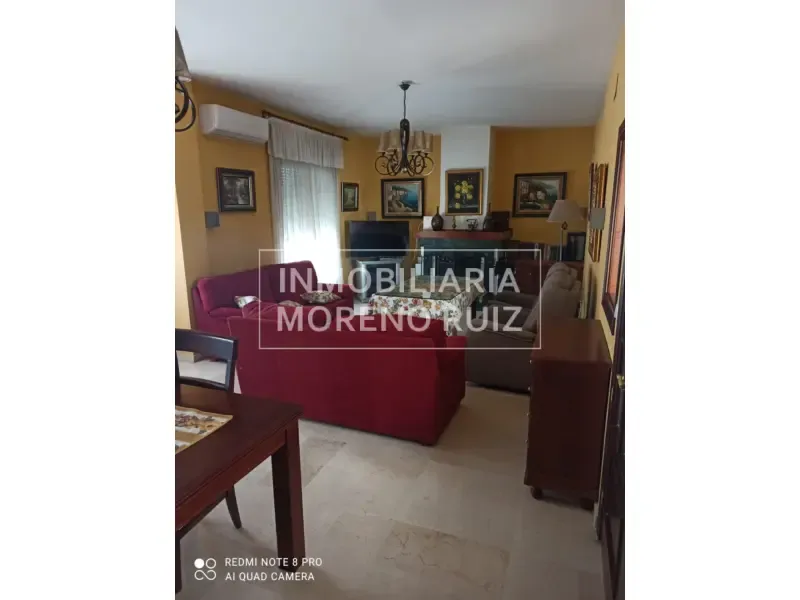 Séjour - House with Commercial Space in Baena