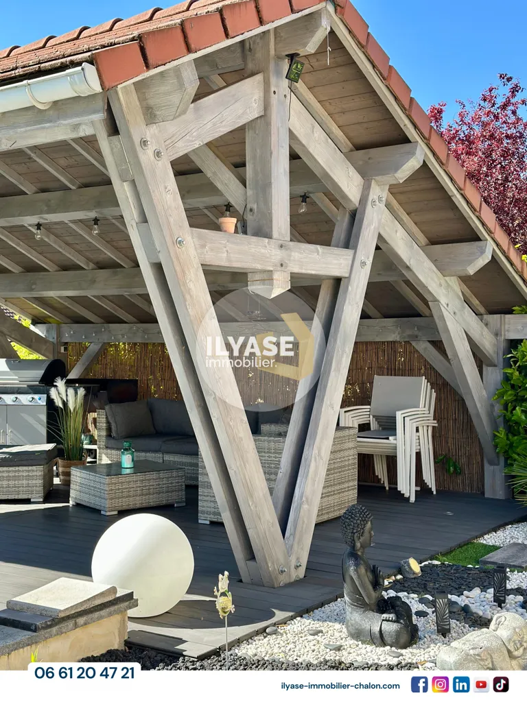 Terrasse - Maison avec Piscine dans une Impasse Calme à Fragnes-La Loyère