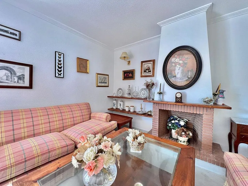 Séjour - Semi-detached House with Pool on National Road