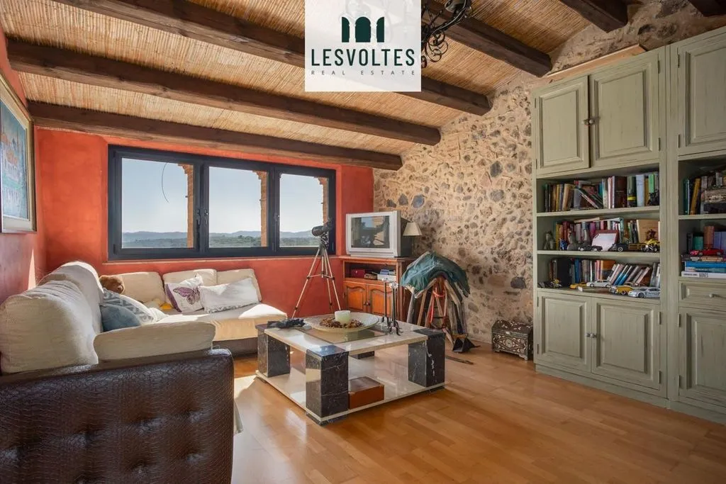 Soggiorno - Refurbished Farmhouse with Pool in Corçà
