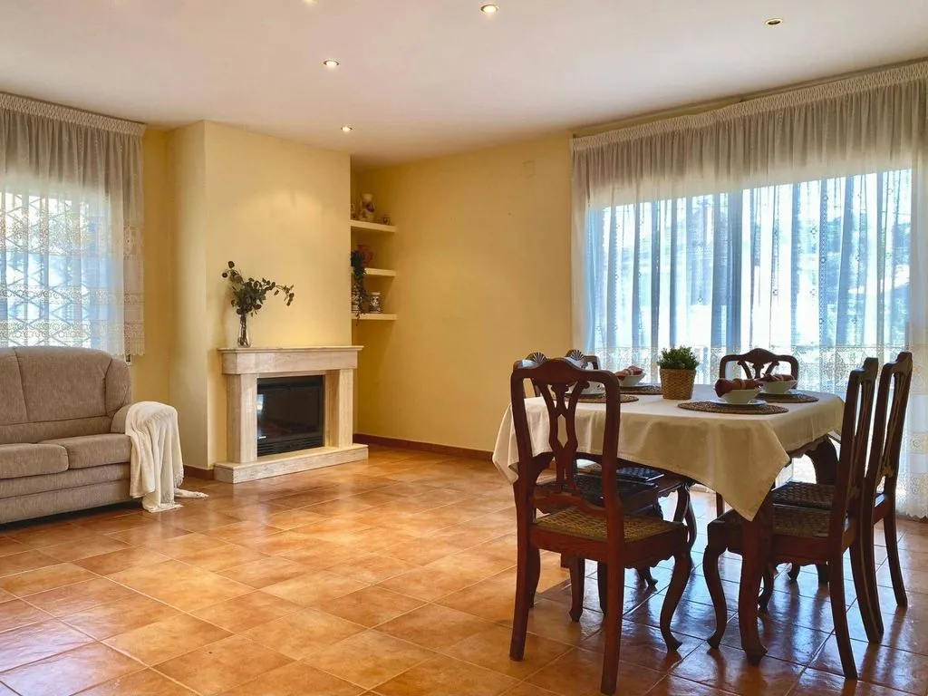 Esszimmer - Luxury House with Four-Winds Design in Castellbisbal