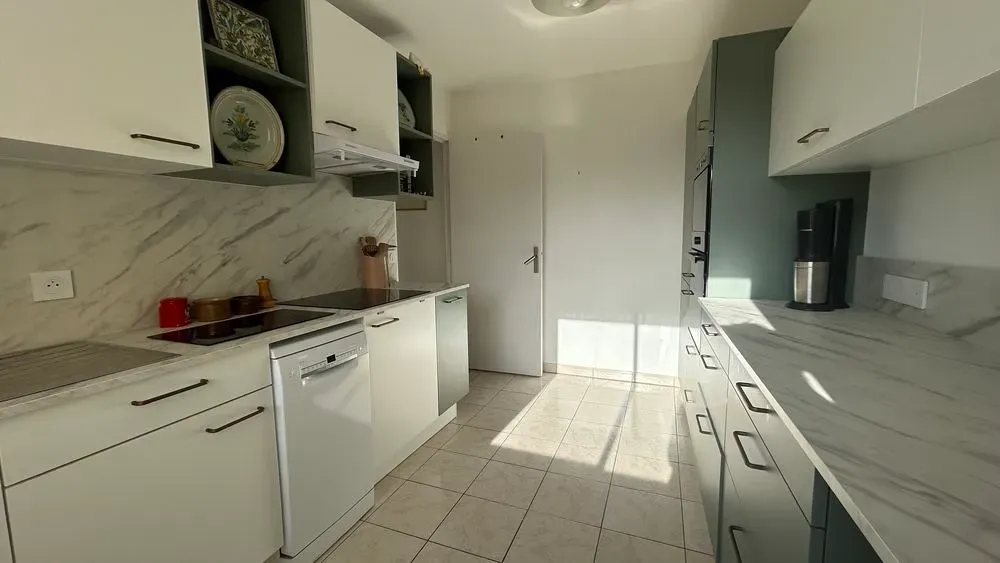 Kitchen - Bright 3-Bed Apartment with Balcony in Arcachon